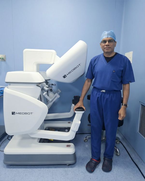 चिकित्सा जगत में भारत का ऐतिहासिक कीर्तिमान: कोकिलाबेन अस्पताल के सर्जन ने मुंबई से मस्कट में की सफल रोबोटिक सर्जरी