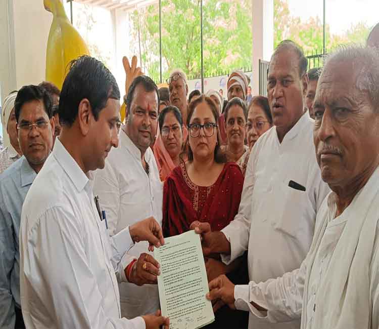 भाजपा सरकार द्वारा किसानो पर हुए अत्याचारों को लेकर जिला कांग्रेस कमेटी और और ग्रामीण जिला कांग्रेस द्वारा जिला मुख्यालय पर धरना प्रदर्शन आंदोलन…….. रिंकू टॉक