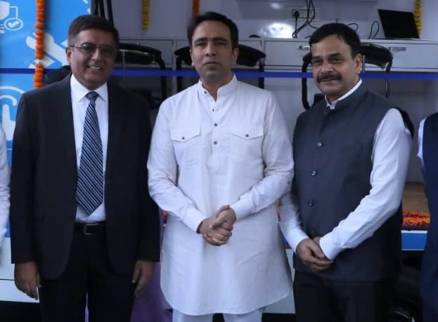 श्री जयन्त चौधरी ने भारत में डिजिटल समावेश और फ्यूचर-रेडी स्किलिंग को बढ़ावा देने के लिए पाँच नई सोलर कम्युनिटी हब स्किल वैन को हरी झंडी दिखाई
