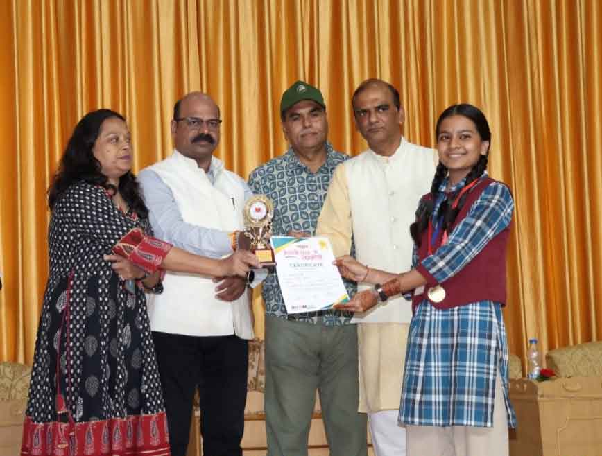 मेधावी प्रतिभाओं का अभिनंदन : शिक्षा, संस्कार और चेतना के संगम का बना प्रेरक आयोजन
