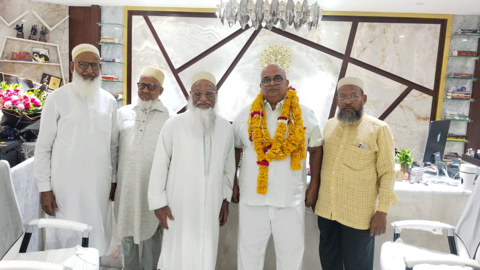 दाऊदी बोहरा समाज ने शिक्षाविद् आनंद चौकसे का जन्मदिन मनाकर किया सम्मान