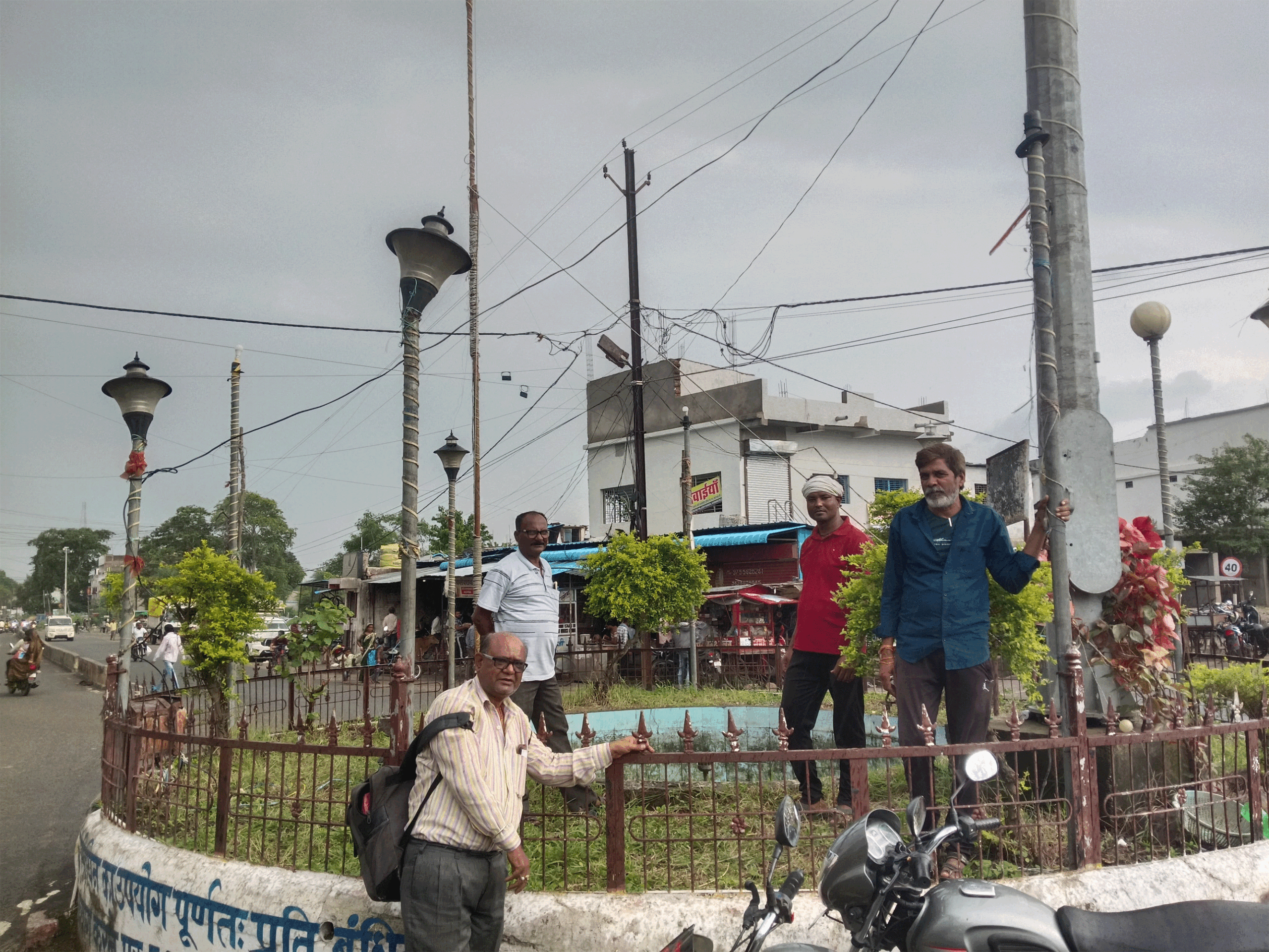 स्वच्छता अभियान के तहत सहजपुर तिराहे का बढ़ा सौंदर्य,फव्वारा और हाईमास्ट लाइट हुई चालू