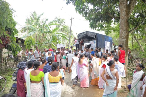 चोला फाउंडेशन ने असम के बाढ़ प्रभावित 1,250 परिवारों की मदद के लिए की स्माइल फाउंडेशन के साथ भागीदारी