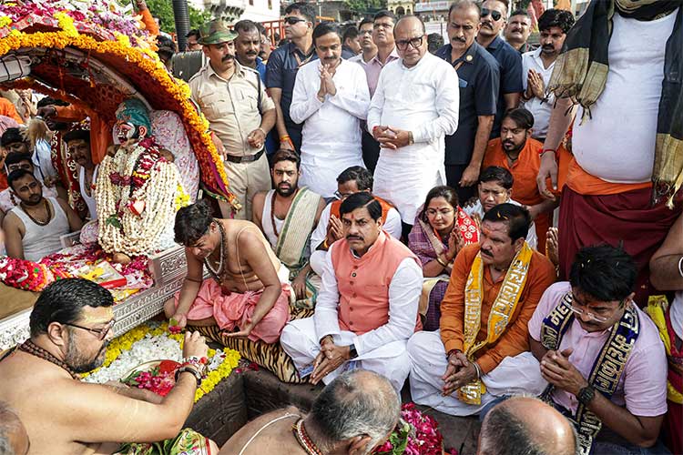 सीएम डॉ. यादव ने की भगवान चन्द्रमोलेश्वर की पूजा, बाबा महाकाल से की सुख-समृद्धि-खुशहाली की कामना