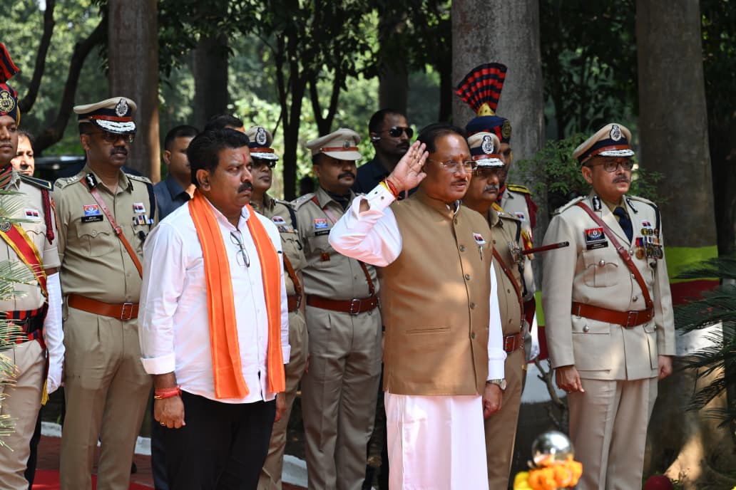 पुलिस स्मृति दिवस पर मुख्यमंत्री ने अमर शहीद जवानों को दी श्रद्धांजलि, शहीद परिवारों का किया सम्मान