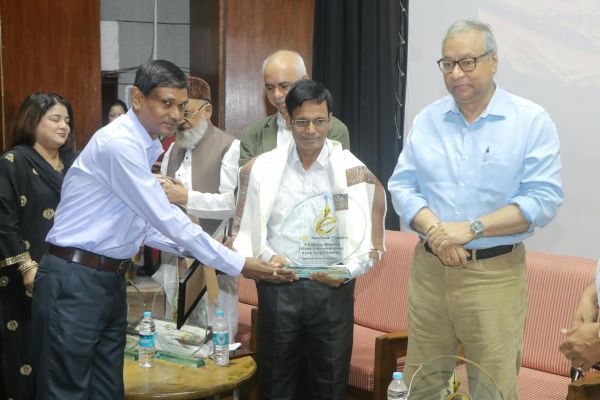 ईन्यूज़रूम कॉन्क्लेव 2026: कमल नयन छपरिया और अब्दुल अजीज को एन.डी. शर्मा सम्मान; एआई के दौर में गांधीवादी पत्रकारिता पर हुआ मंथन