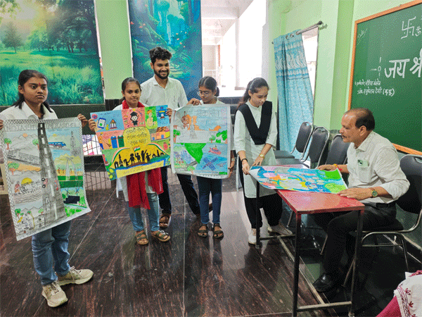 चित्रों में साकार हुआ विकसित भारत, भाषणों में गूंजा 25 वर्षों की सेवा का संकल्प